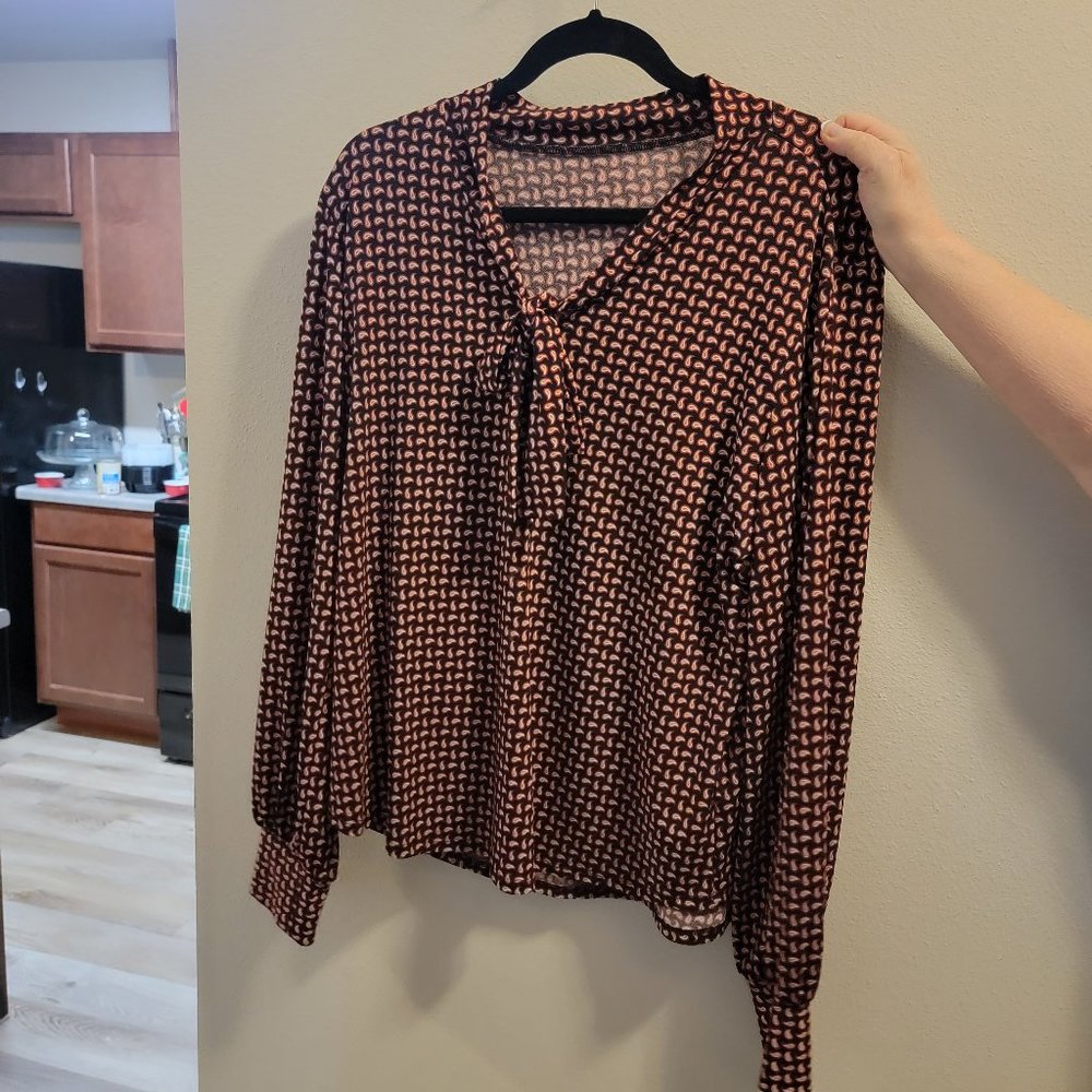 Woman's blouse size 18